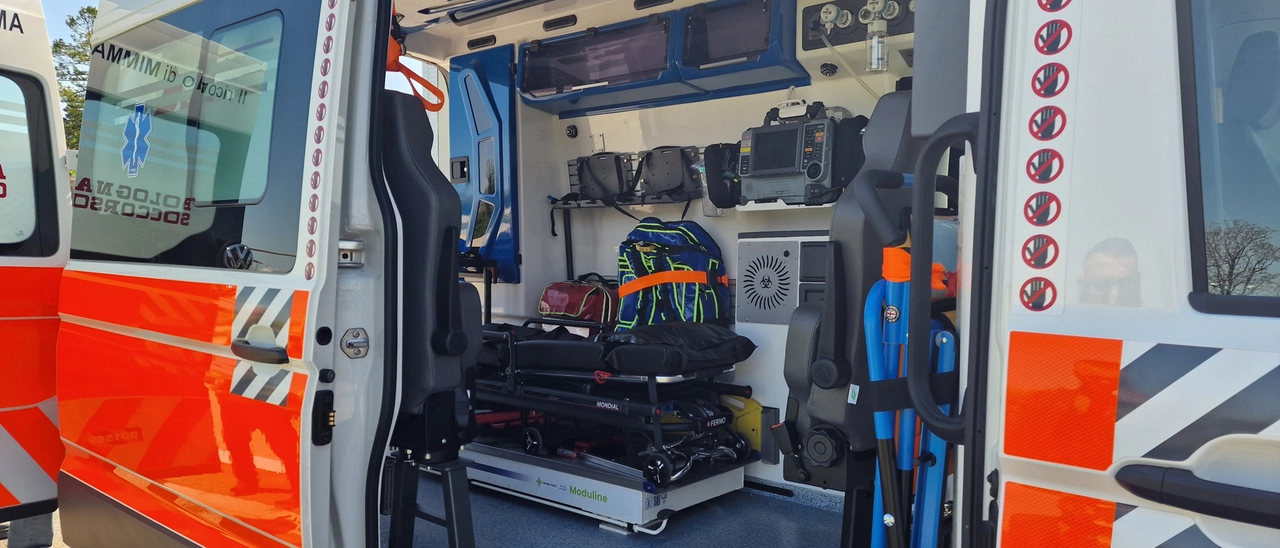 Dramma a Garlasco, perde il controllo della moto e finisce in un fosso in secca: morto 77enne