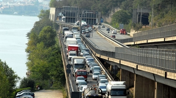 Statale 36, 200mila automobilisti in due giorni: è fra le strade più trafficate d'Italia. La classifica
