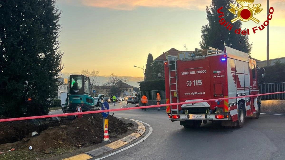 L'arrivo dei vigili del fuoco questo pomeriggio in via Verdi L'arrivo dei vigili del fuoco questo pomeriggio in via Verdi