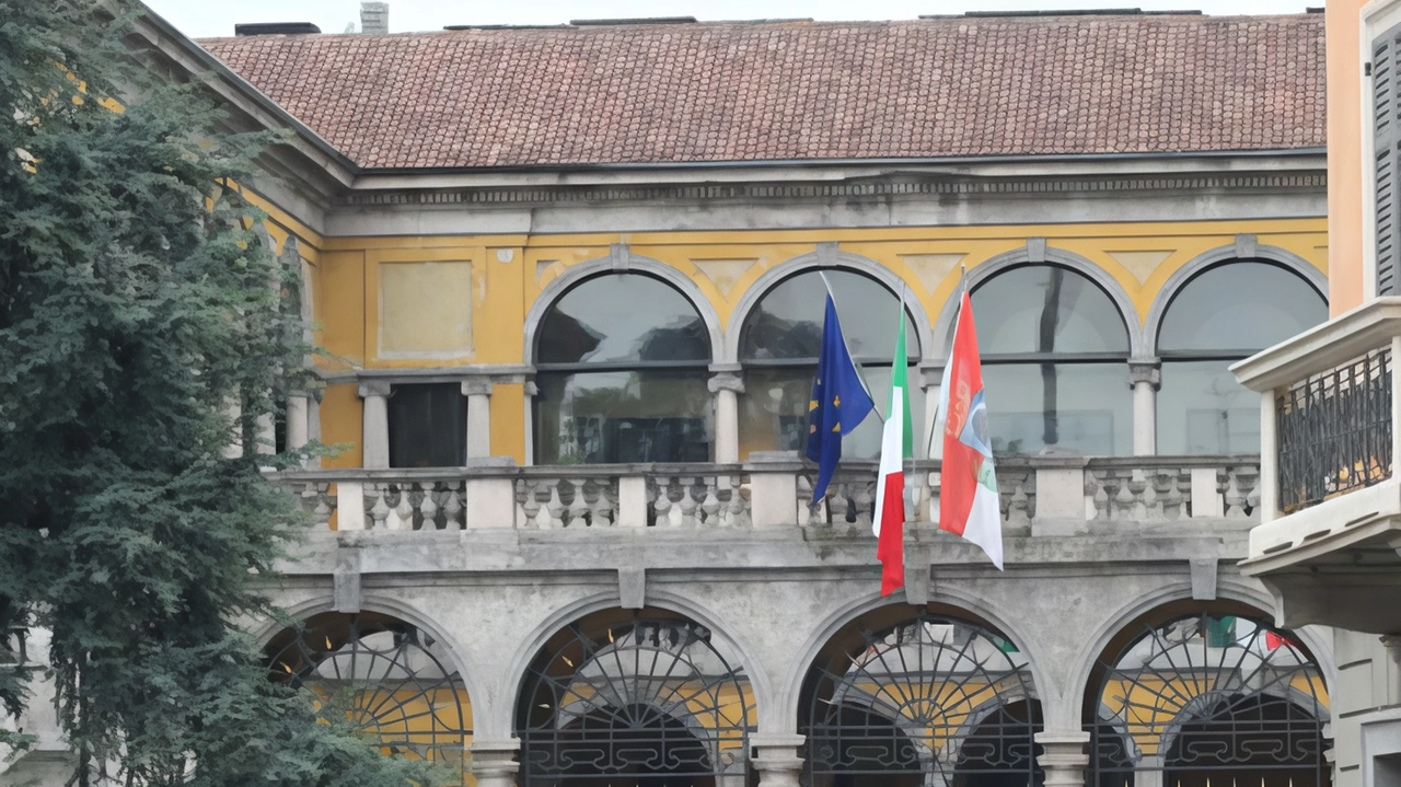 Il giudice ha deciso: spetterà al lavoratore scegliere se rientrare o accettare il risarcimento di 31mila euro, pari a 10 mensilità dell’ultima retribuzione Il giudice ha deciso: spetterà al lavoratore scegliere se rientrare o accettare il risarcimento di 31mila euro, pari a 10 mensilità dell’ultima retribuzione