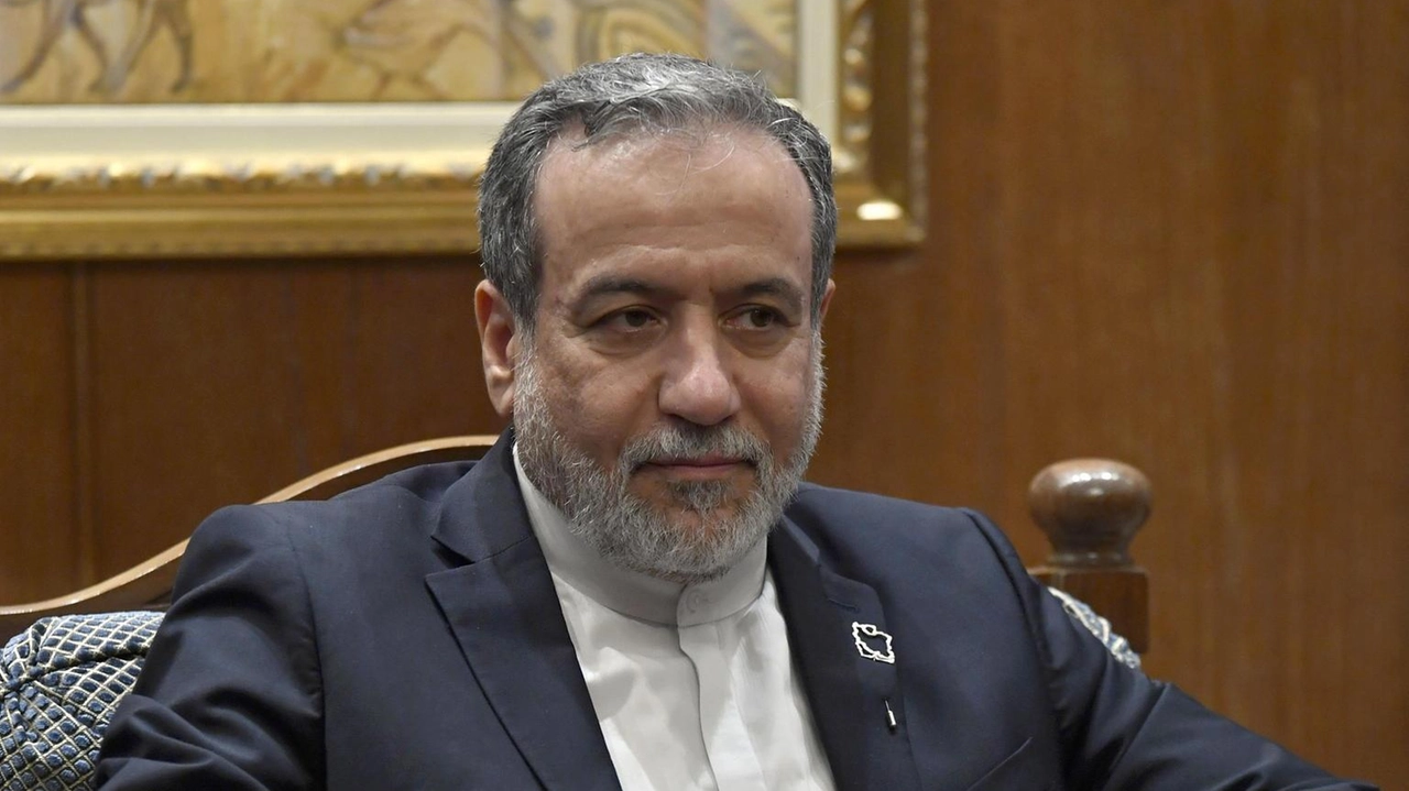 Il ministro iraniano Araghchi denuncia l'attacco israeliano alla raffineria di South Pars come espansione del conflitto. Il ministro iraniano Araghchi denuncia l'attacco israeliano alla raffineria di South Pars come espansione del conflitto.