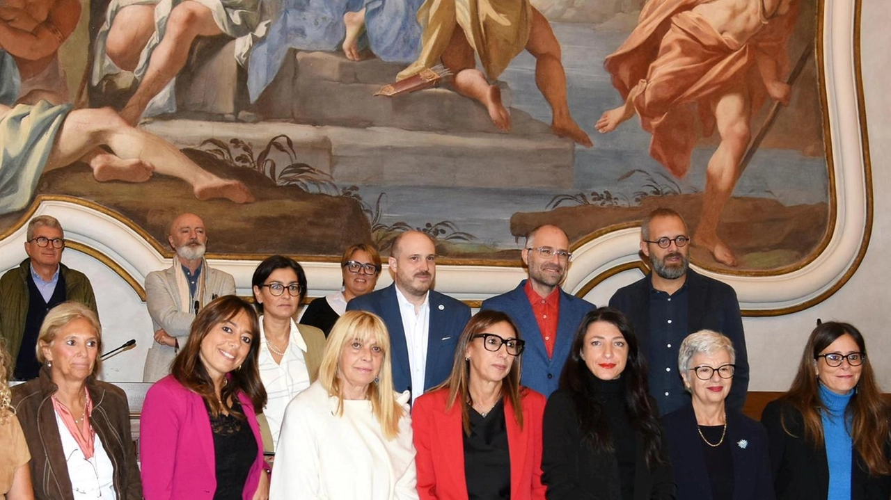 Alcuni dei rappresentanti delle realtà coinvolte nel progetto i cui risultati sono stati illustrati ieri mattina in Comune a Pavia (Torres) Alcuni dei rappresentanti delle realtà coinvolte nel progetto i cui risultati sono stati illustrati ieri mattina in Comune a Pavia (Torres)