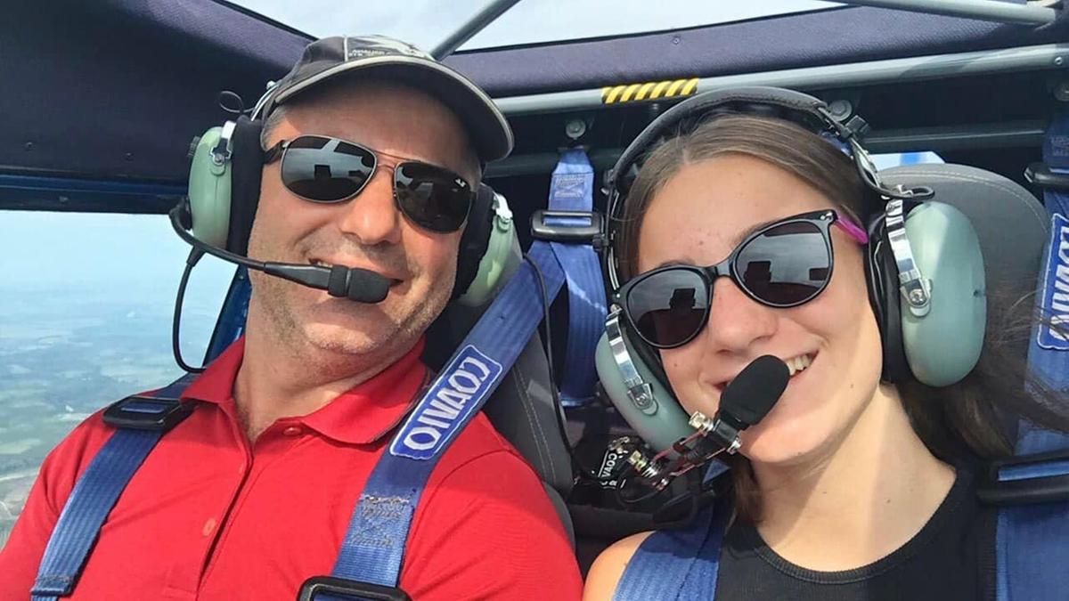 Il controllore di volo di Linate Massimiliano Monticone e la figlia Simona morti in ultraleggero: la procura apre un fascicolo sulla tragedia Il controllore di volo di Linate Massimiliano Monticone e la figlia Simona morti in ultraleggero: la procura apre un fascicolo sulla tragedia