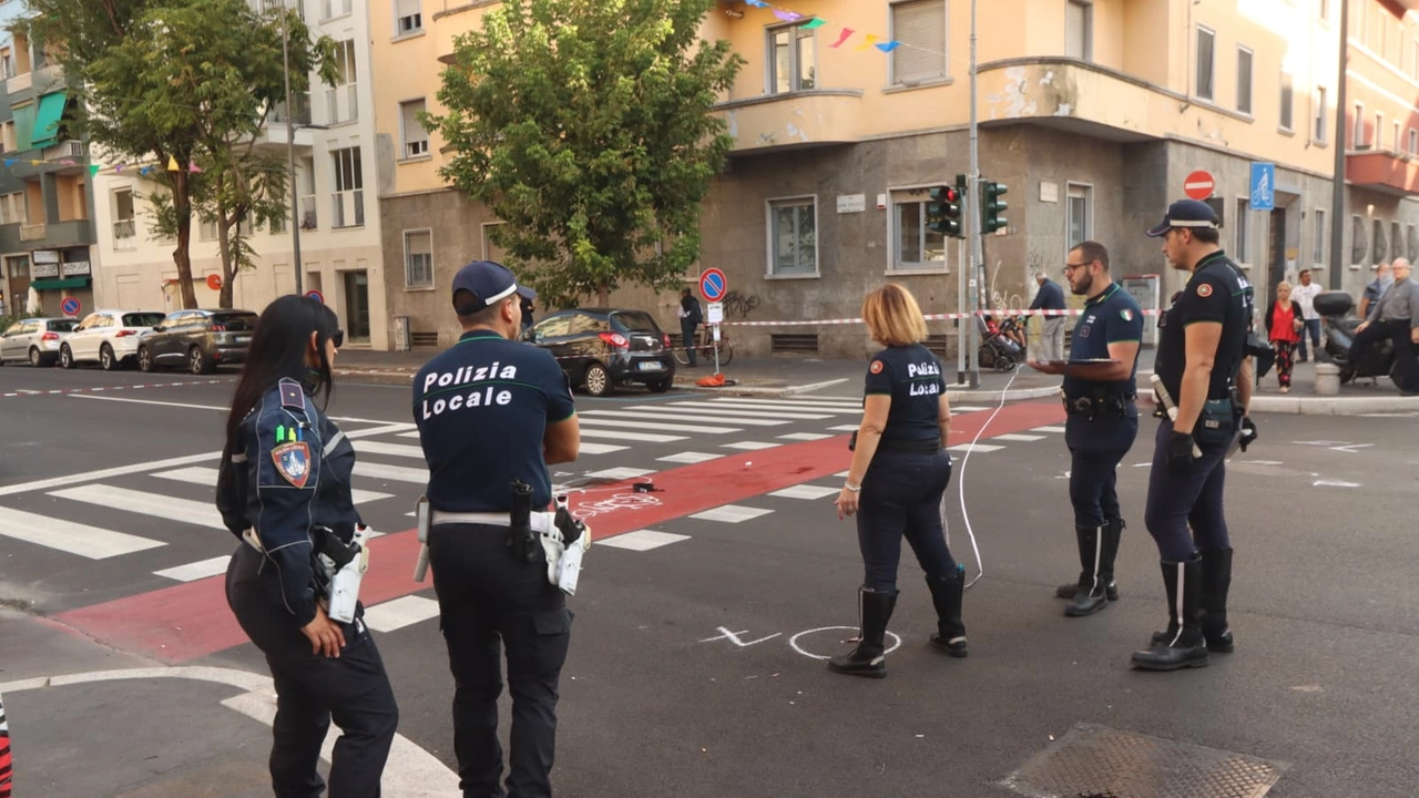 L'intervento della pattuglia della Polizia locale per i rilievi