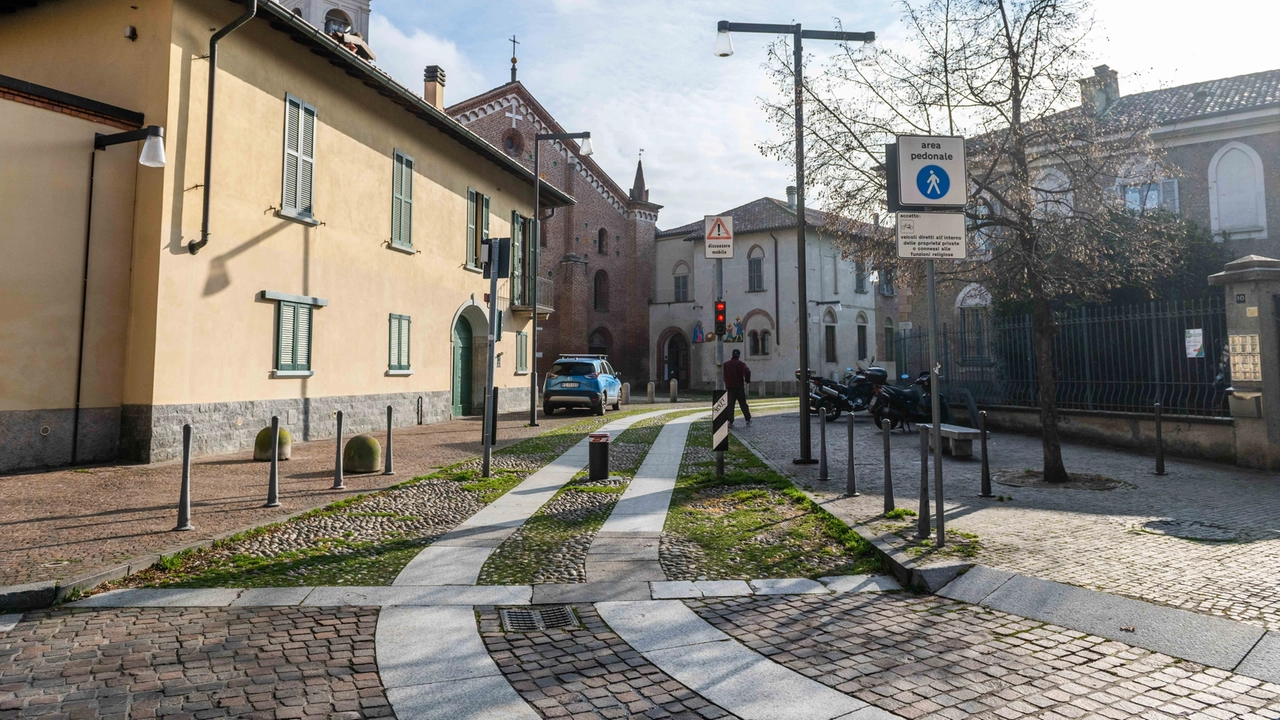 Uno scorcio di via Berra e quello che resta dell’antico borgo di Crescenzago Uno scorcio di via Berra e quello che resta dell’antico borgo di Crescenzago