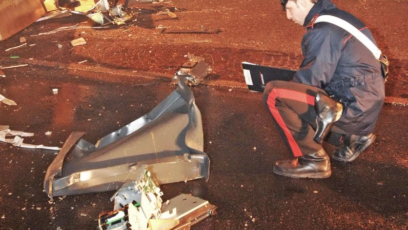 I carabinieri e la procura stanno lavorando per risalire agli autori di questi furti piuttosto rumorosi e che, nel cuore della notte, scuotono i centri abitati