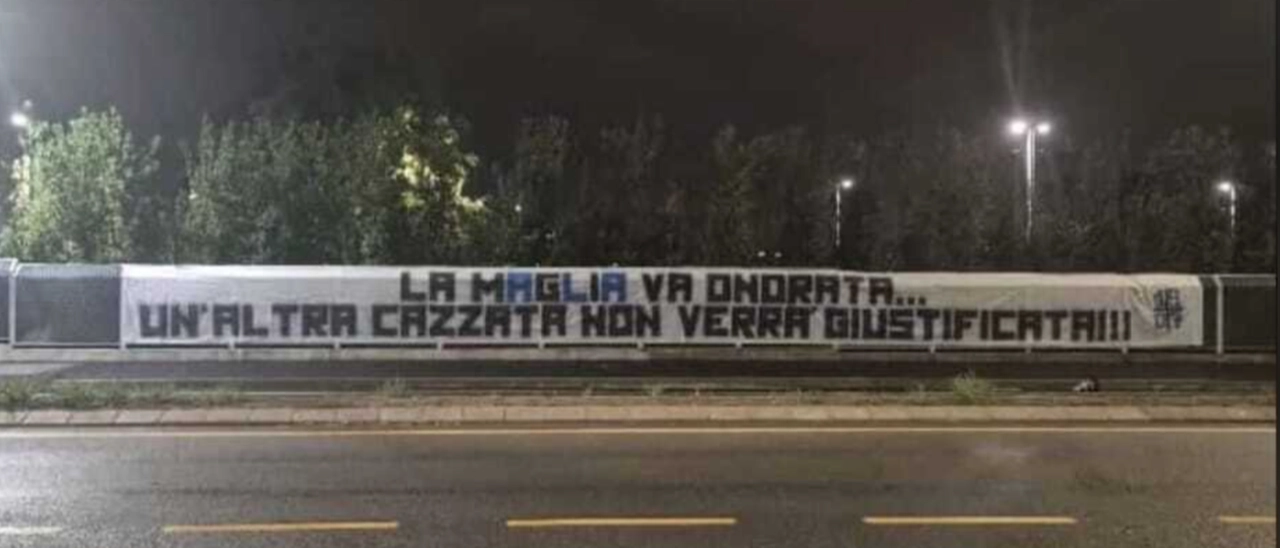 Atalanta, la Curva Nord bacchetta Lookman con uno striscione ma apre a una pace armata