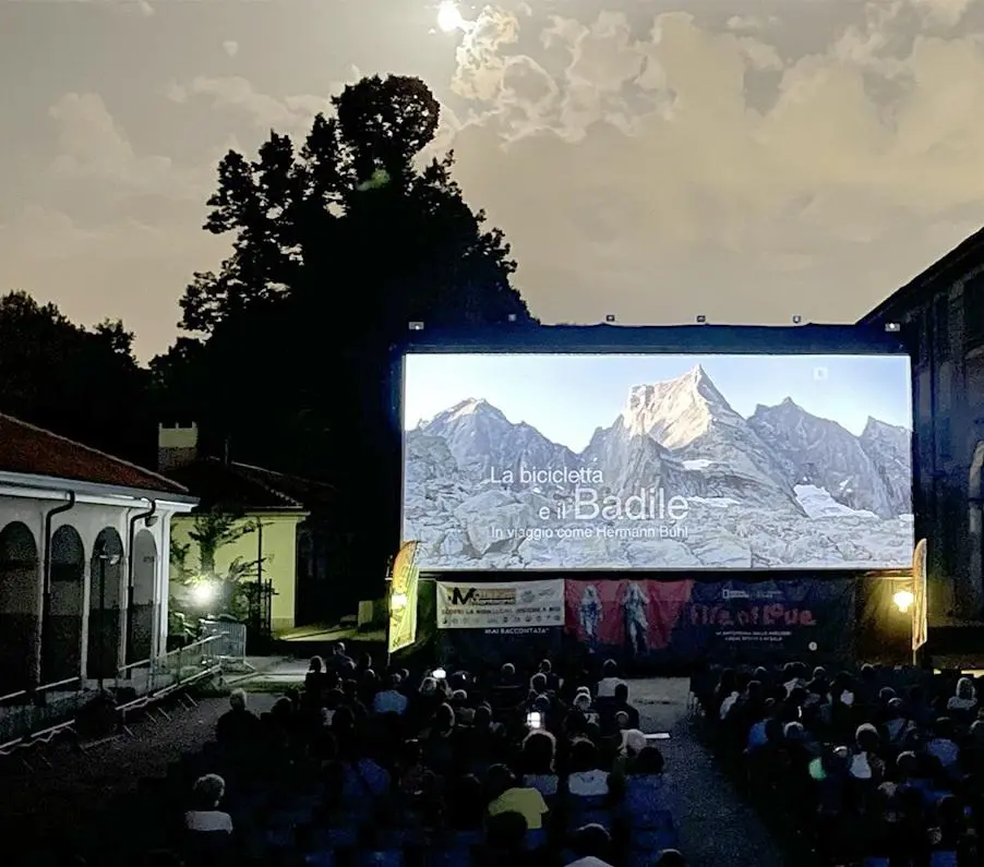 Cinema in Villa, ultime luci. Si chiude con la Palestina