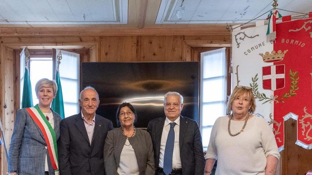 I tre premiati con il Gervasino d’oro Benito Moriconi Cristina Pedrana e Mario Alberto Pedranzini con il sindaco Silvia Cavazzi I tre premiati con il Gervasino d’oro Benito Moriconi Cristina Pedrana e Mario Alberto Pedranzini con il sindaco Silvia Cavazzi