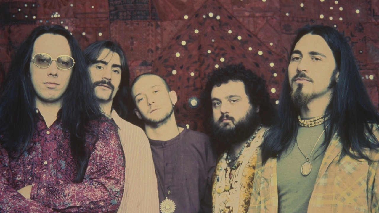 La formazione originale dei Karma: il loro disco d’esordio eponimo è del 1994
