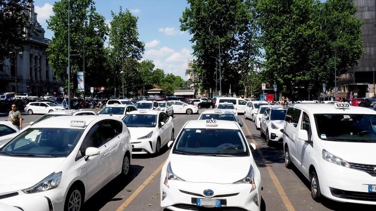 Il Comune ha emesso 450 licenze taxi, di cui 150 a prezzi scontati dal 20 al 40% Il Comune ha emesso 450 licenze taxi, di cui 150 a prezzi scontati dal 20 al 40%