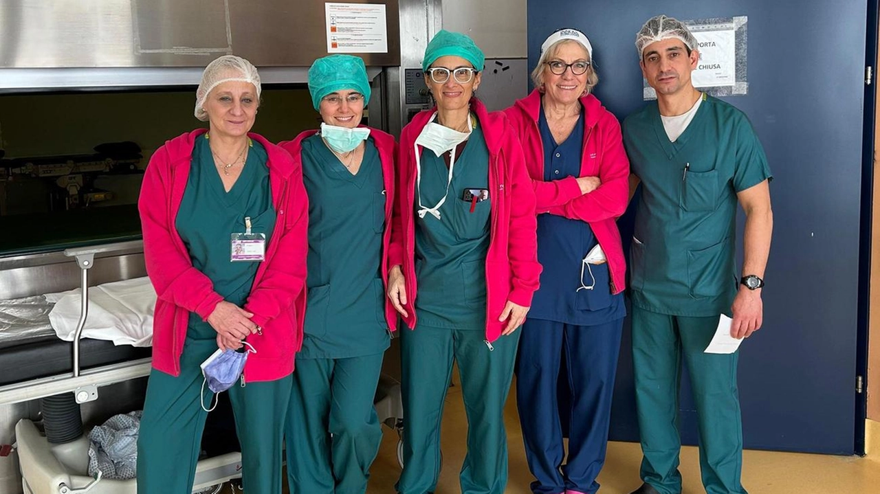 L’équipe guidata dalla dottoressa Flavia Musco responsabile della Struttura semplice dipartimentale di Chirurgia senologica L’équipe guidata dalla dottoressa Flavia Musco responsabile della Struttura semplice dipartimentale di Chirurgia senologica