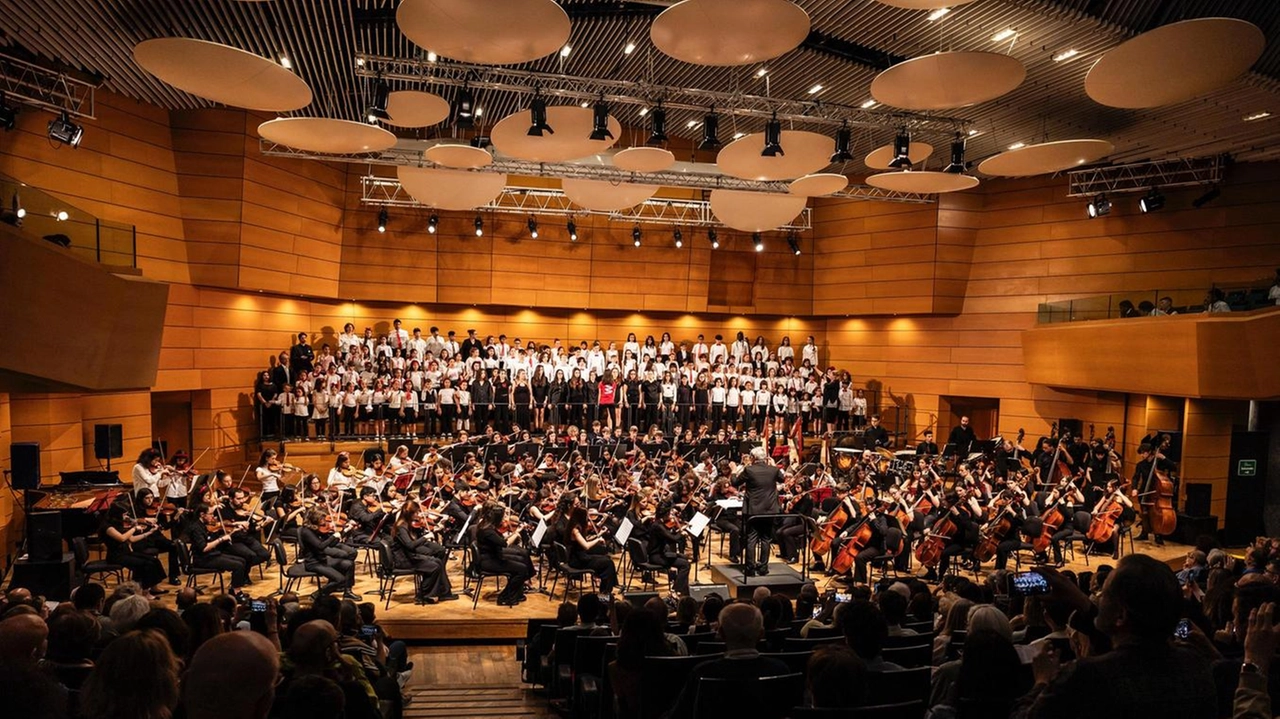 Il progetto Song si ispira al “Sistema“ ideato negli anni ’70 in Venezuela da José Antonio Abreu e portato in Italia dal maestro Claudio Abbado Il progetto Song si ispira al “Sistema“ ideato negli anni ’70 in Venezuela da José Antonio Abreu e portato in Italia dal maestro Claudio Abbado