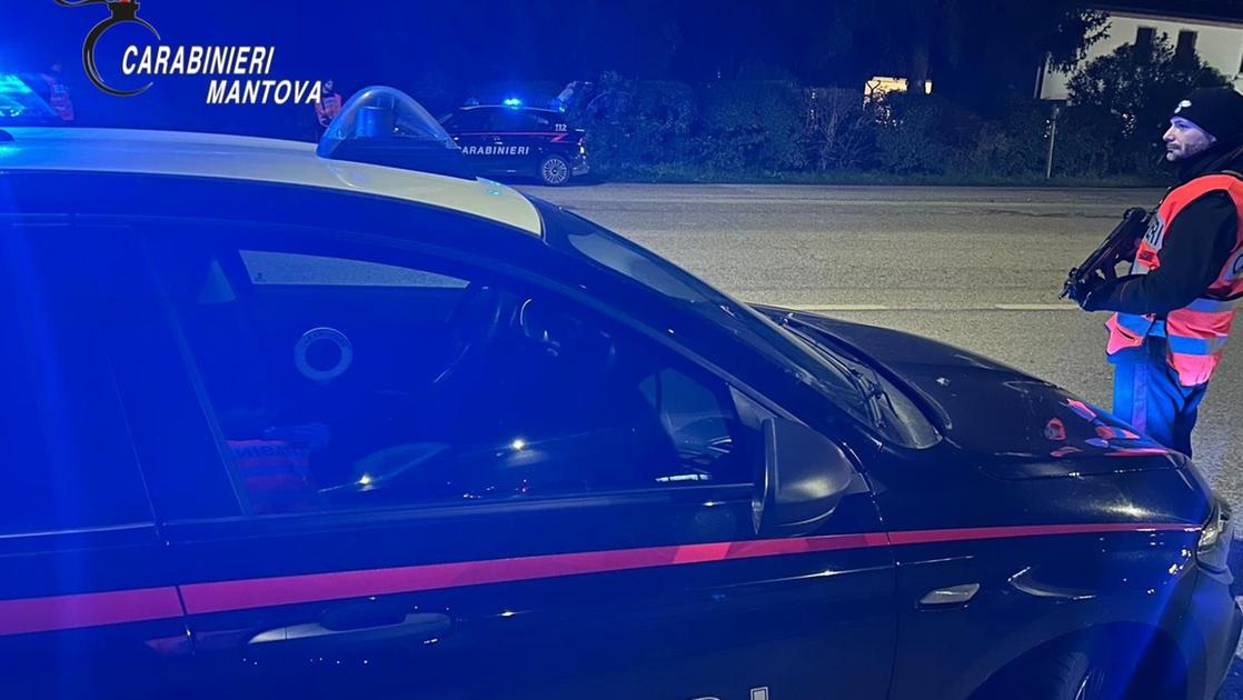 goito ladri in azione nel supermercato lidl   cassaforte forzata e fuga con il bottino