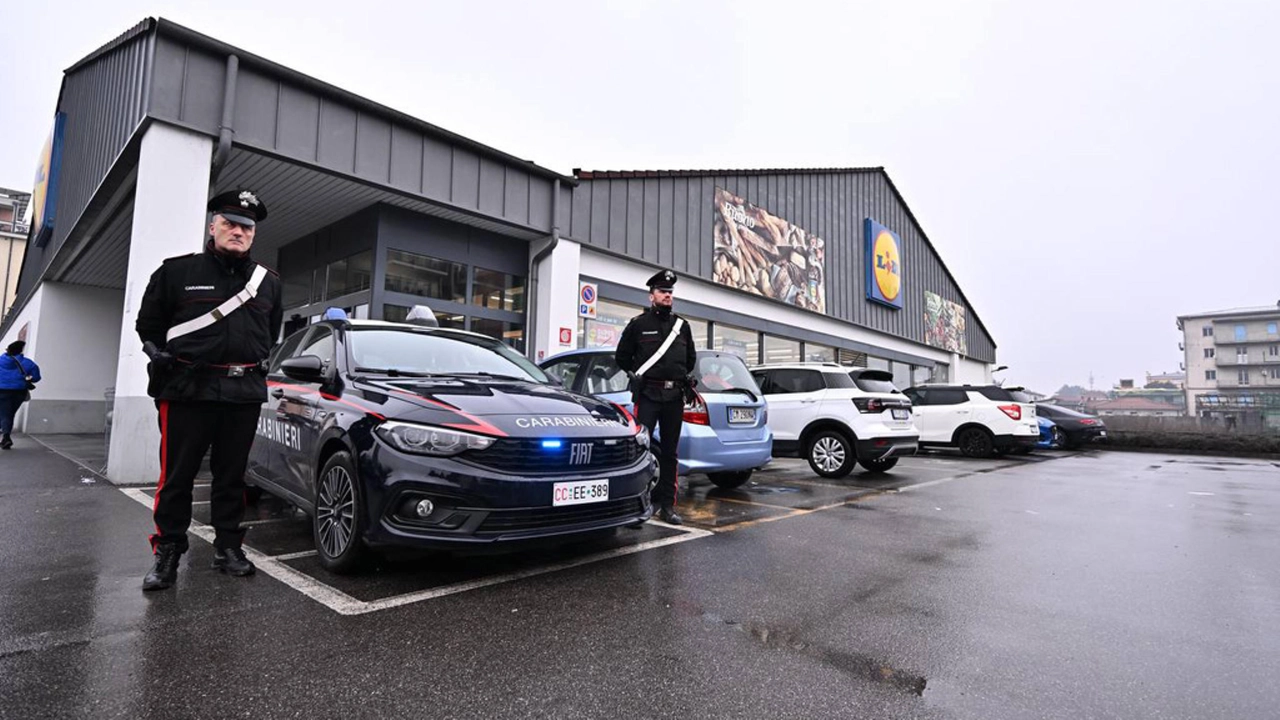 ++ Accoltellata nel parcheggio di un supermarket, è grave ++