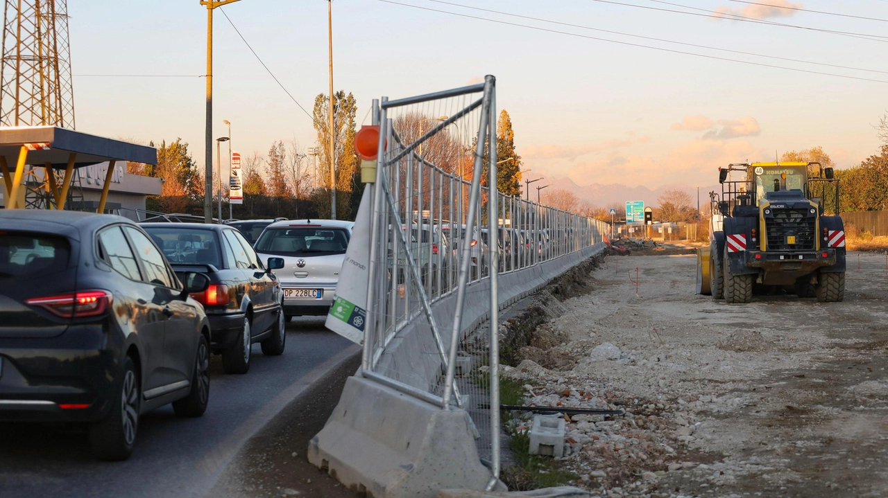 Dieci mesi in più per i lavori complessivi della metrotranvia Parco Nord-Seregno, che attraversa anche Cusano. Dopo i tanti... Dieci mesi in più per i lavori complessivi della metrotranvia Parco Nord-Seregno, che attraversa anche Cusano. Dopo i tanti...