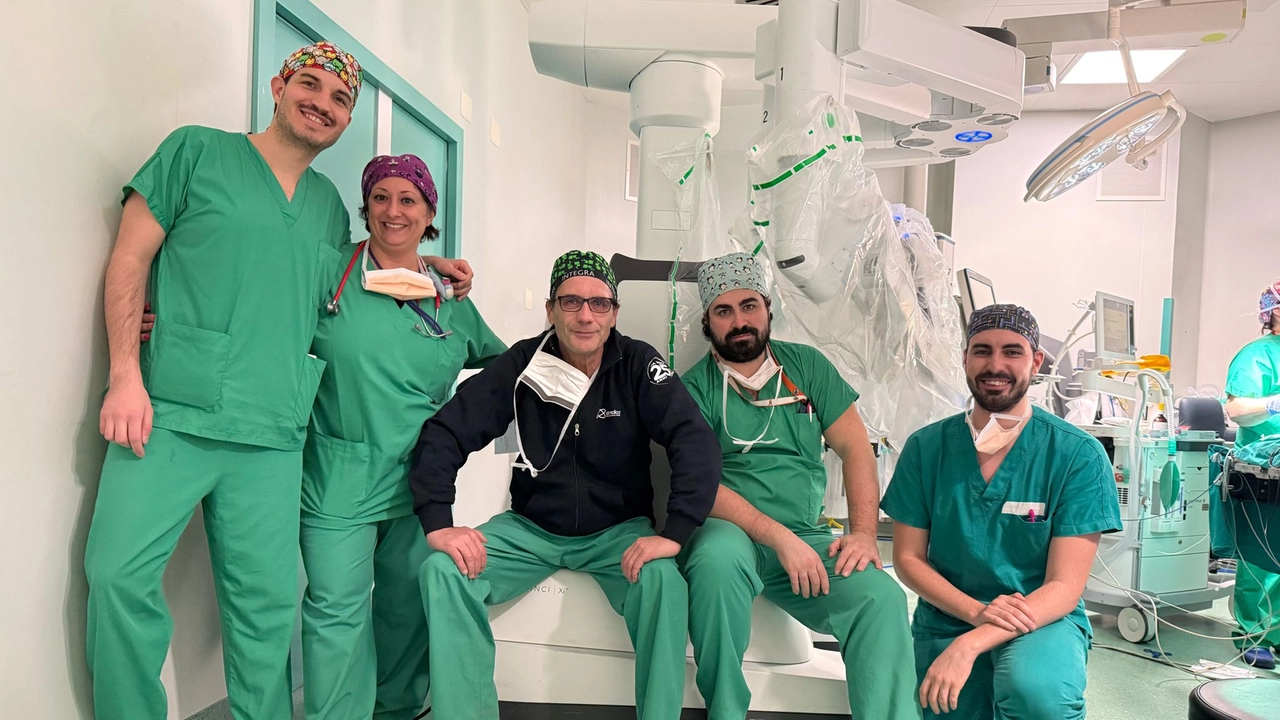 L'équipe di chirurgia pediatrica del San Matteo che ha eseguito un intervento innovativo L'équipe di chirurgia pediatrica del San Matteo che ha eseguito un intervento innovativo