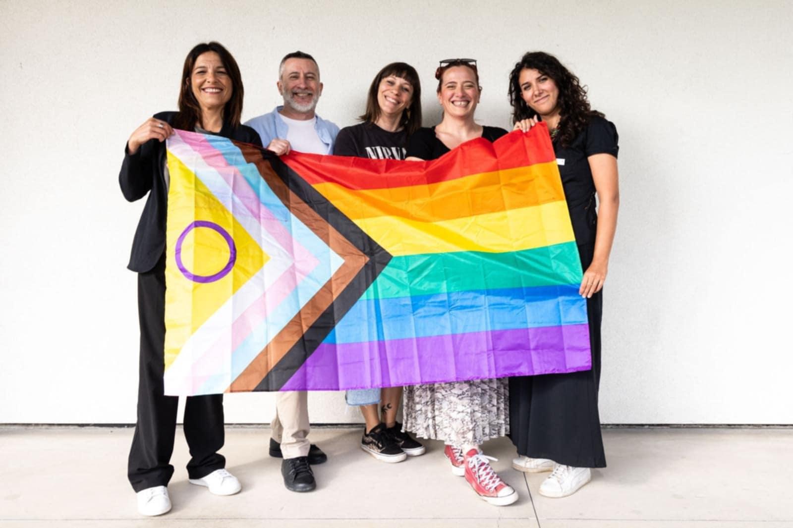 Cacciati da casa perché LGBTQ+ o costretti a “percorsi rieducativi”: a Milano c’è un rifugio per ricominciare Cacciati da casa perché LGBTQ+ o costretti a “percorsi rieducativi”: a Milano c’è un rifugio per ricominciare