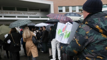 Revisione processo a Rosa e Olindo, chi sono i 45 curiosi presenti in aula a Brescia