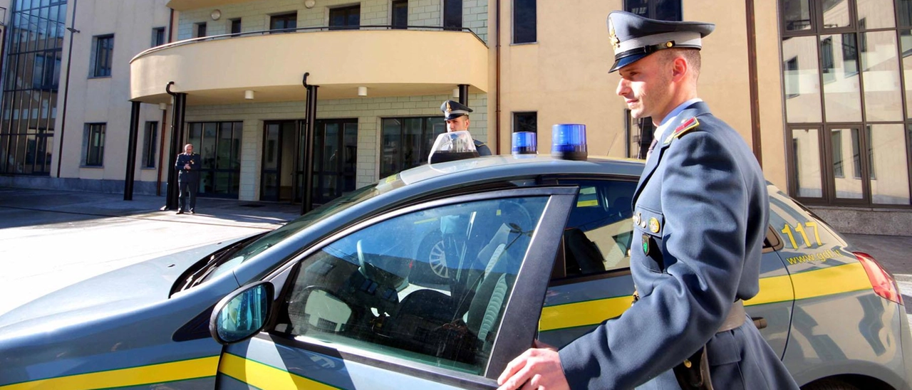 Prendono la pensione della nonna morta da 20 anni: madre e figlio truffano l’Inps per 400mila euro
