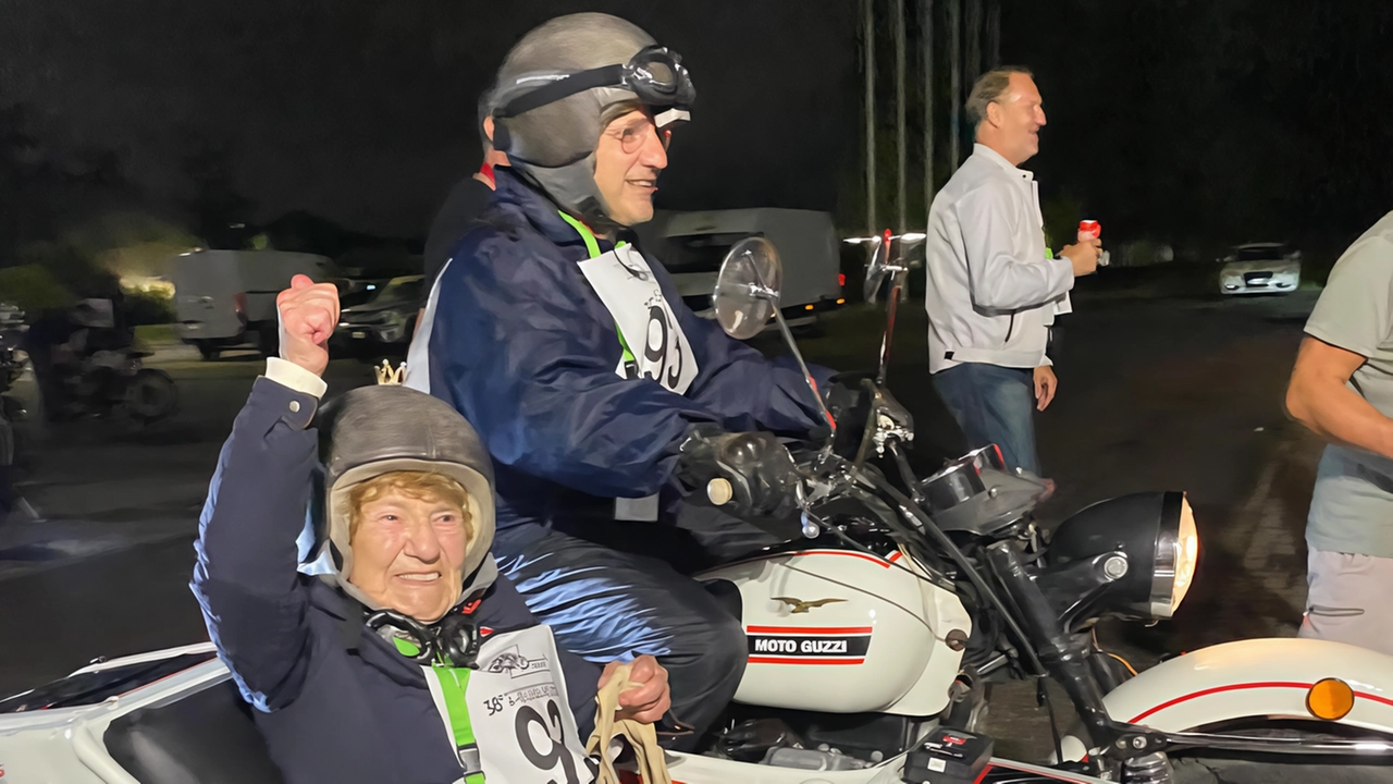 Rombo di motori. Con 200 partecipanti e una partenza in notturna dal Parco esposizioni di Novegro, alle 24 di... Rombo di motori. Con 200 partecipanti e una partenza in notturna dal Parco esposizioni di Novegro, alle 24 di...