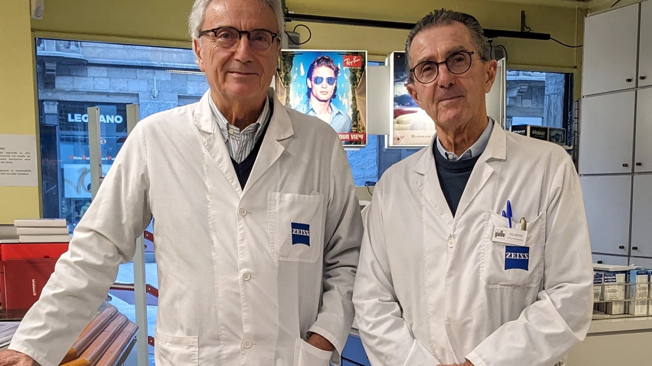 Per i titolari dell'Ottica Gallo è arrivato il momento di abbassare per sempre la serranda Per i titolari dell'Ottica Gallo è arrivato il momento di abbassare per sempre la serranda