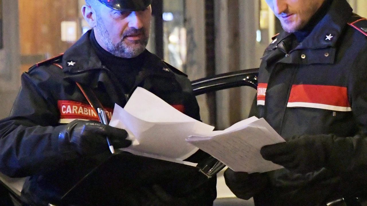 CILAVEGNA (Pavia) Quella Volkswagen Golf con a bordo solo il guidatore, ferma in aperta campagna, ha insospettito i carabinieri di Gravellona... CILAVEGNA (Pavia) Quella Volkswagen Golf con a bordo solo il guidatore, ferma in aperta campagna, ha insospettito i carabinieri di Gravellona...