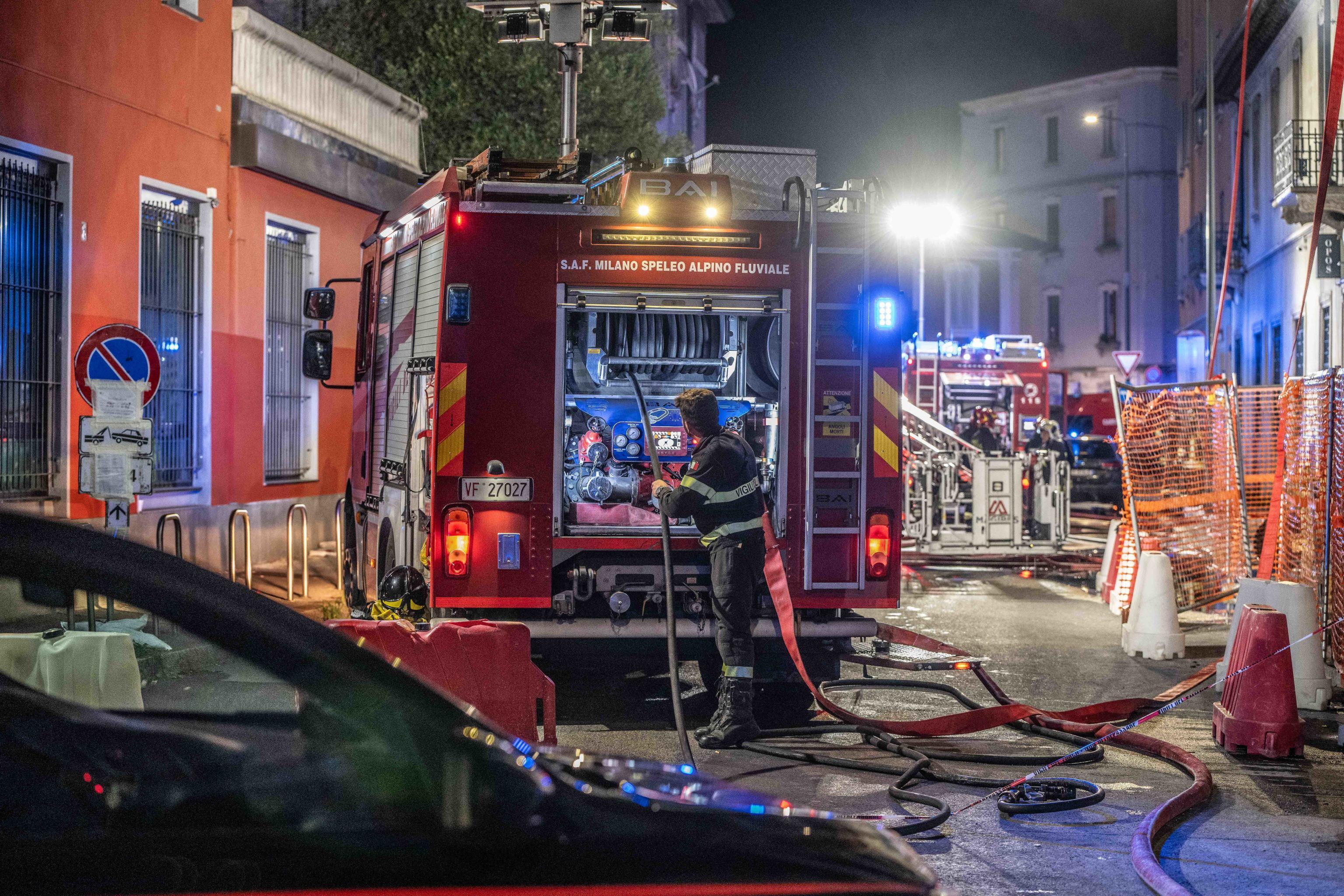 Soresina, sigaretta sul letto scatena l’incendio: 4 persone intossicate e ustionate, soccorse altre 17 Soresina, sigaretta sul letto scatena l’incendio: 4 persone intossicate e ustionate, soccorse altre 17