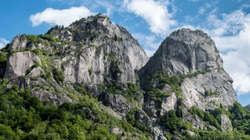 Precipizio degli Asteroidi: la parete simbolo della Val di Mello, la Yosemite Valley delle Alpi