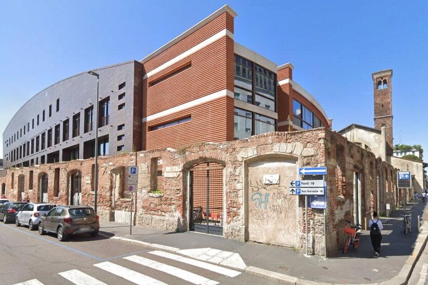 Il complesso di via San Barnaba a Milano: al secondo piano gli uffici del tribunale dei brevetti
