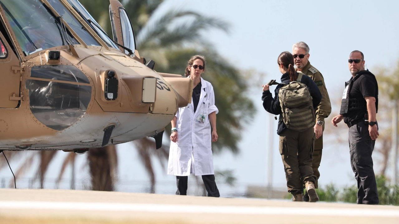 L’arrivo di un elicottero israeliano al Chaim Sheba Medical Center di Ramat Gan L’arrivo di un elicottero israeliano al Chaim Sheba Medical Center di Ramat Gan