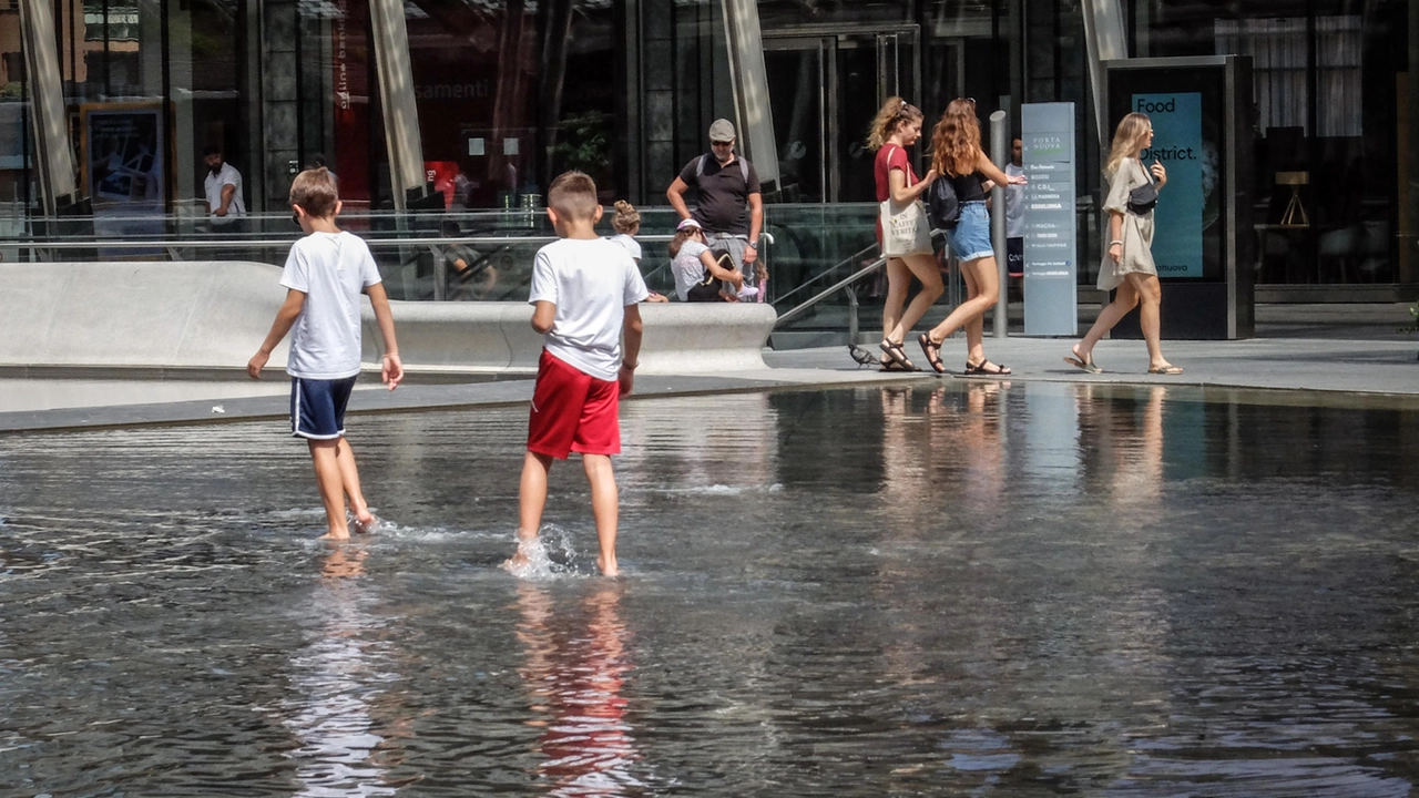 Il raid è andato in scena giovedì sera all’ombra dello skyline di piazza Gae Aulenti Il raid è andato in scena giovedì sera all’ombra dello skyline di piazza Gae Aulenti