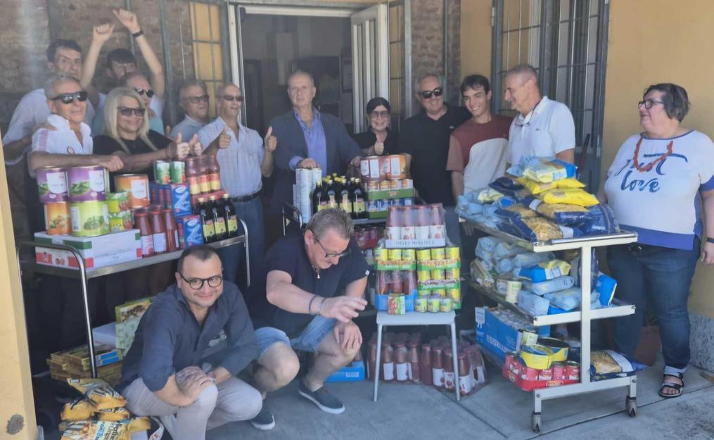 la corsa alla generosit224 cibo in dono dai pavesi alla mensa del fratello