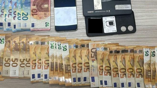 Trezzano, fermato spacciatore. Guidava senza la patente nell’auto soldi e telefonini Trezzano, fermato spacciatore. Guidava senza la patente nell’auto soldi e telefonini