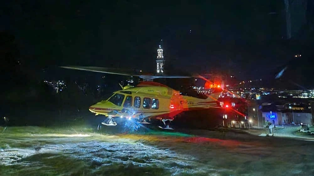 Gli escursionisti sono stati recuperati con l'elisoccorso (foto del Soccorso Alpino)