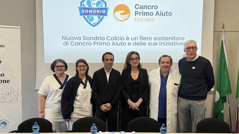 Al centro Ida Ramponi, direttore generale dell’Asst Valtellina e Alto Lario alla presentazione della raccolta fondi per la nuova Tac mammaria