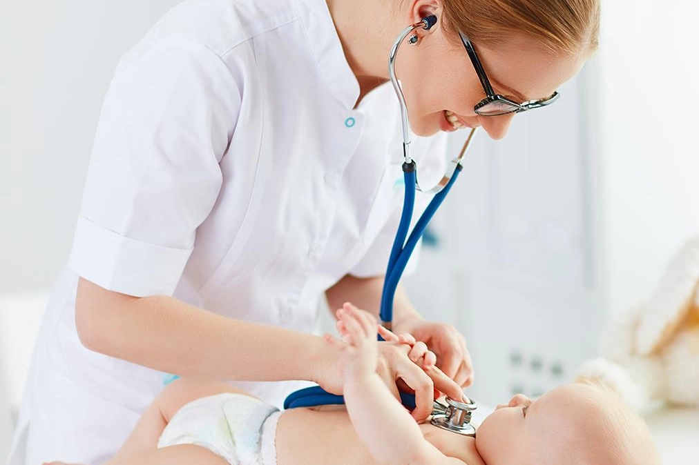 L'abbandono graduale del ciuccio può essere gestito col supporto e i consigli del pediatra di famiglia