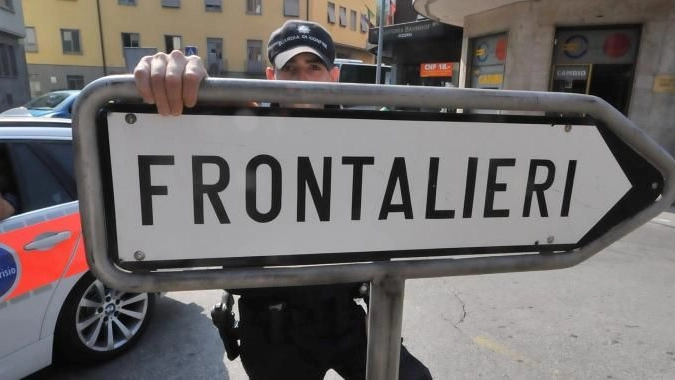 Il nuovo fenomeno potrebbe pesare sull’economia grigionese perché in alcuni settori, nello specifico il terziario, quello turistico e quello dell’edilizia, il cantone svizzero è letteralmente dipendente dal numero di frontalieri provenienti dalla vicina Lombardia Il nuovo fenomeno potrebbe pesare sull’economia grigionese perché in alcuni settori, nello specifico il terziario, quello turistico e quello dell’edilizia, il cantone svizzero è letteralmente dipendente dal numero di frontalieri provenienti dalla vicina Lombardia