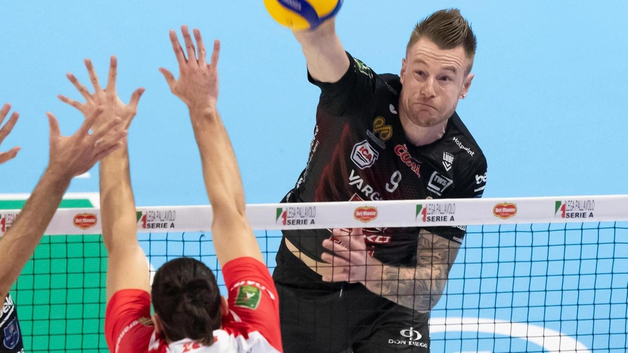 Lo Zar, che sembrava destinato al beach volley, ha firmato un “accordo libero“. Potrebbe restare fino al pieno recupero dell’ex compagno Osmany Juantorena. Lo Zar, che sembrava destinato al beach volley, ha firmato un “accordo libero“. Potrebbe restare fino al pieno recupero dell’ex compagno Osmany Juantorena.