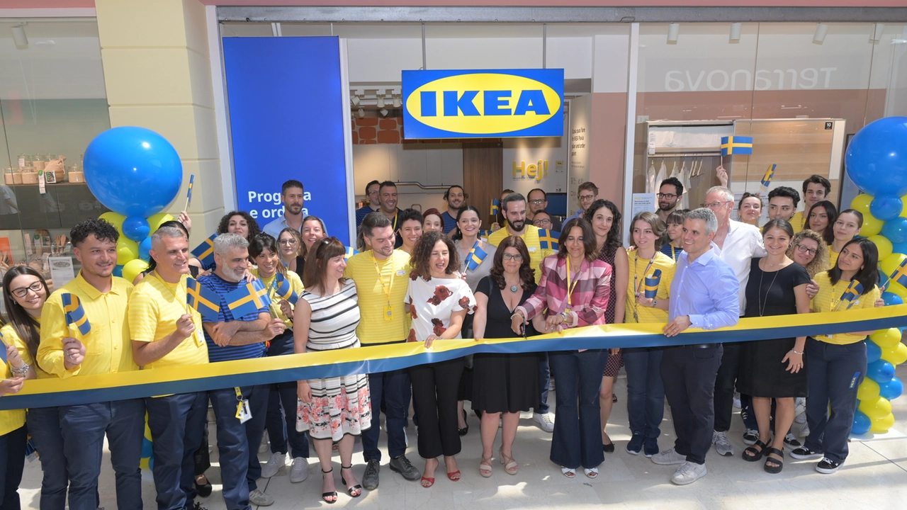 San Martino Siccomario, l'inaugurazione nella galleria Bennet del nuovo Ikea Pavia plan and order point San Martino Siccomario, l'inaugurazione nella galleria Bennet del nuovo Ikea Pavia plan and order point
