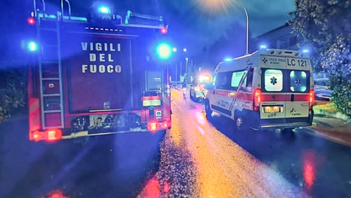 Nell’ex Mutua dove un tempo aveva sede l’Asl pernotta un gruppo di senzatetto che accendono falò di fortuna Nell’ex Mutua dove un tempo aveva sede l’Asl pernotta un gruppo di senzatetto che accendono falò di fortuna