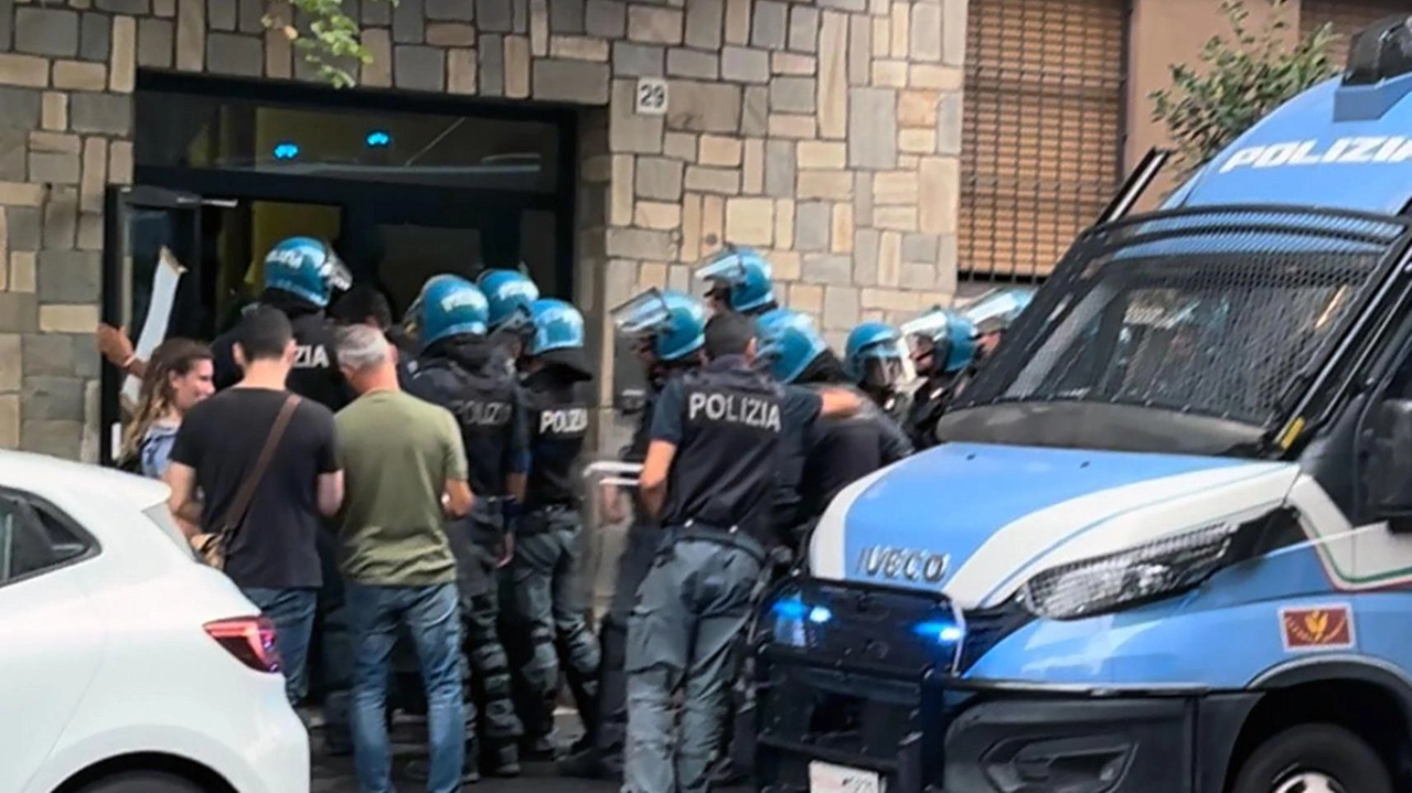 Sesto, solidarietà agli sfrattati dopo lo sgombero. "La città torni accogliente" Sesto, solidarietà agli sfrattati dopo lo sgombero. "La città torni accogliente"