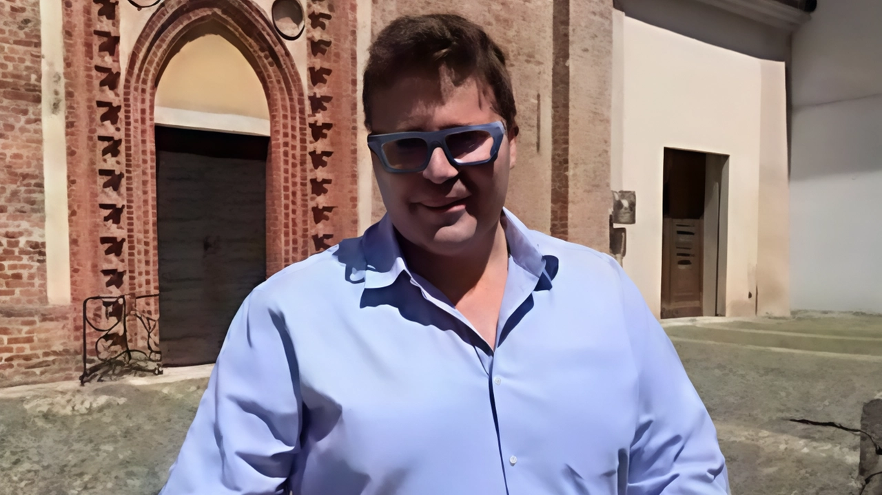 Il sindaco di Robbio Roberto Francese L’amministrazione ha deciso un giro di vite per fermare gli scarichi abusivi di rifiuti Il sindaco di Robbio Roberto Francese L’amministrazione ha deciso un giro di vite per fermare gli scarichi abusivi di rifiuti