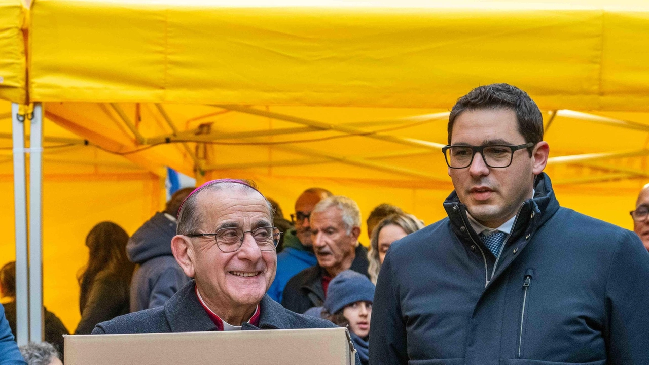 Giornata del Ringraziamento a Milano: festa del raccolto con Farmers' Market e "spesa sospesa" per aiutare famiglie bisognose. Benedizione dei prodotti in Duomo. Giornata del Ringraziamento a Milano: festa del raccolto con Farmers' Market e "spesa sospesa" per aiutare famiglie bisognose. Benedizione dei prodotti in Duomo.