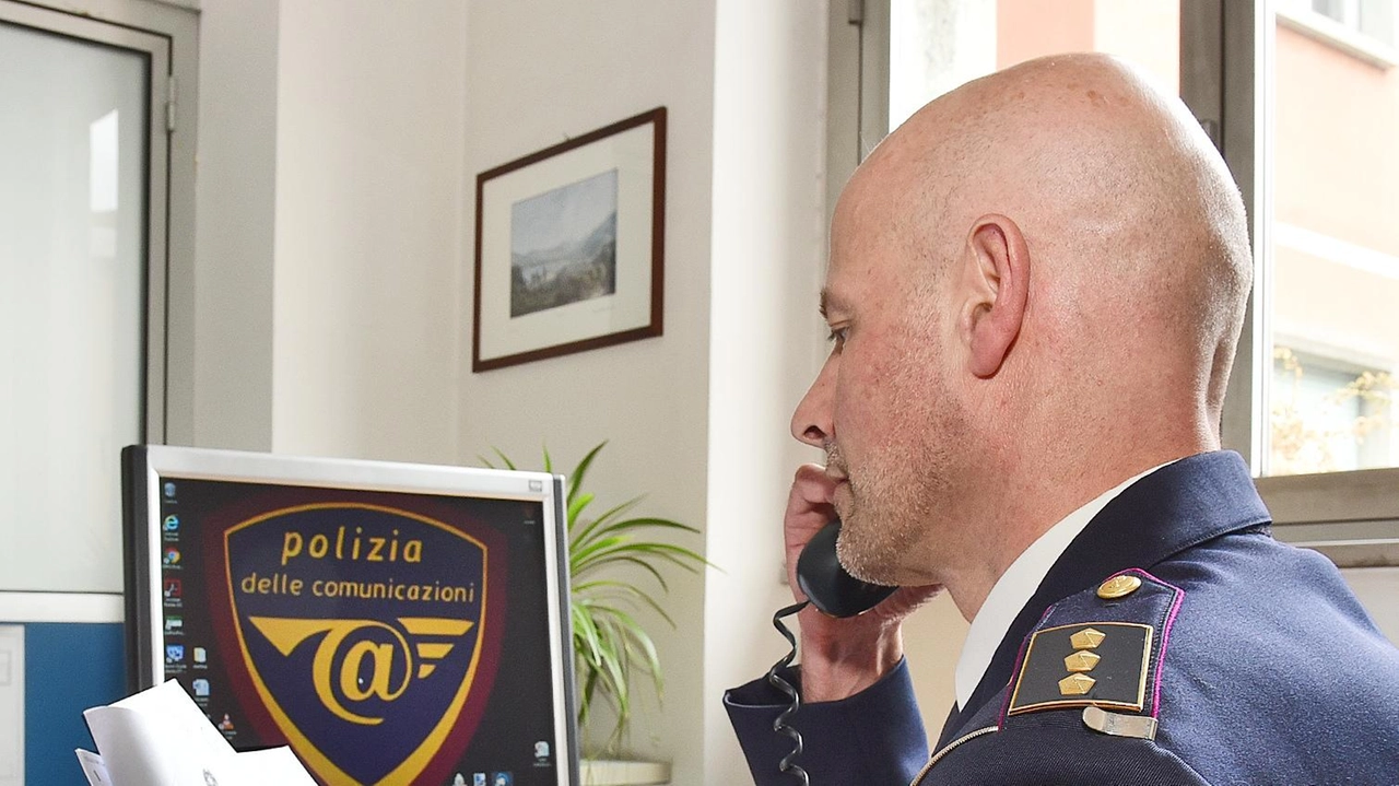 Un uomo di 67 anni residente a Varese è stato denunciato dalla Polizia di Stato di Gallarate per istigazione a delinquere e vilipendio delle istituzioni su Facebook, incitando alla violenza contro le forze di polizia. Un uomo di 67 anni residente a Varese è stato denunciato dalla Polizia di Stato di Gallarate per istigazione a delinquere e vilipendio delle istituzioni su Facebook, incitando alla violenza contro le forze di polizia.