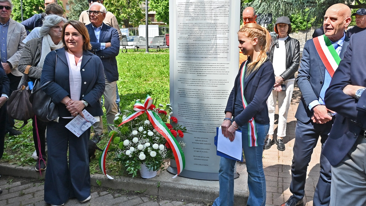 La nipote Arianna Mazzotti con la sindaca dei ragazzi Beatrice Bellei e il sindaco Mauro Caprani La nipote Arianna Mazzotti con la sindaca dei ragazzi Beatrice Bellei e il sindaco Mauro Caprani