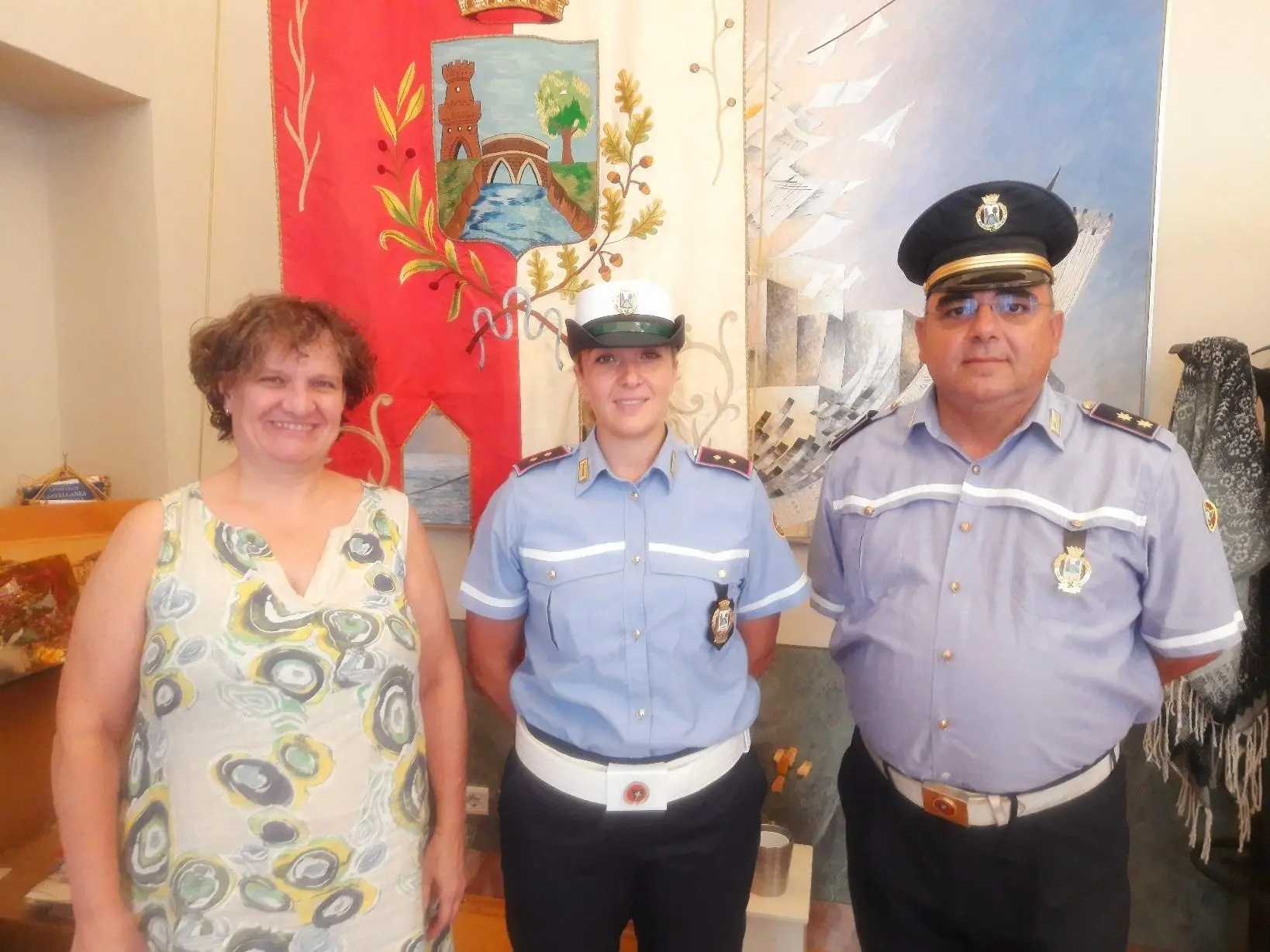 “Stazioni sicure“ con la polizia locale. Nuova agente in rinforzo al comando