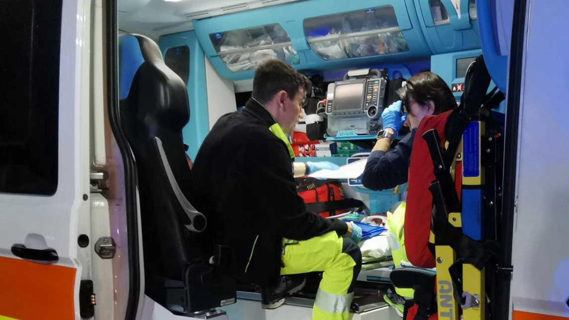 Botte tra marocchini davanti a locale etnico a Robbio: due feriti con tagli e lesioni. Carabinieri indagano per reato di rissa. Feriti non gravi. Botte tra marocchini davanti a locale etnico a Robbio: due feriti con tagli e lesioni. Carabinieri indagano per reato di rissa. Feriti non gravi.