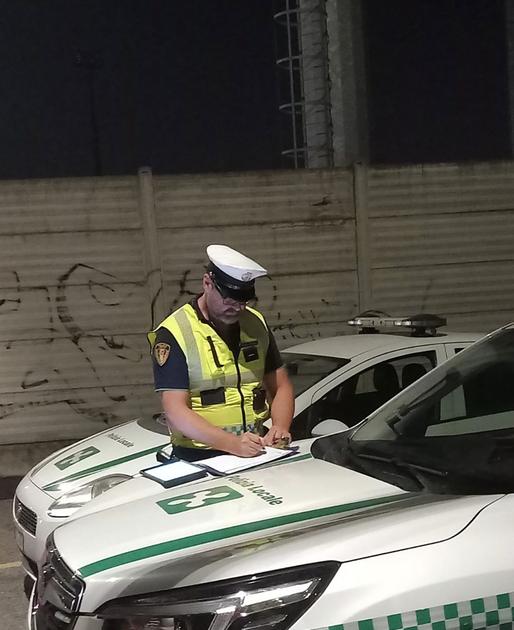 Alla guida senza patente o revisione e con il carico di cocaina: operazione Chiringuito, 10 denunciati dalla Polizia locale