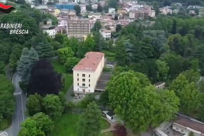 L'Hotel Terme, abbandonato da anni e nel passato sfollato più volte